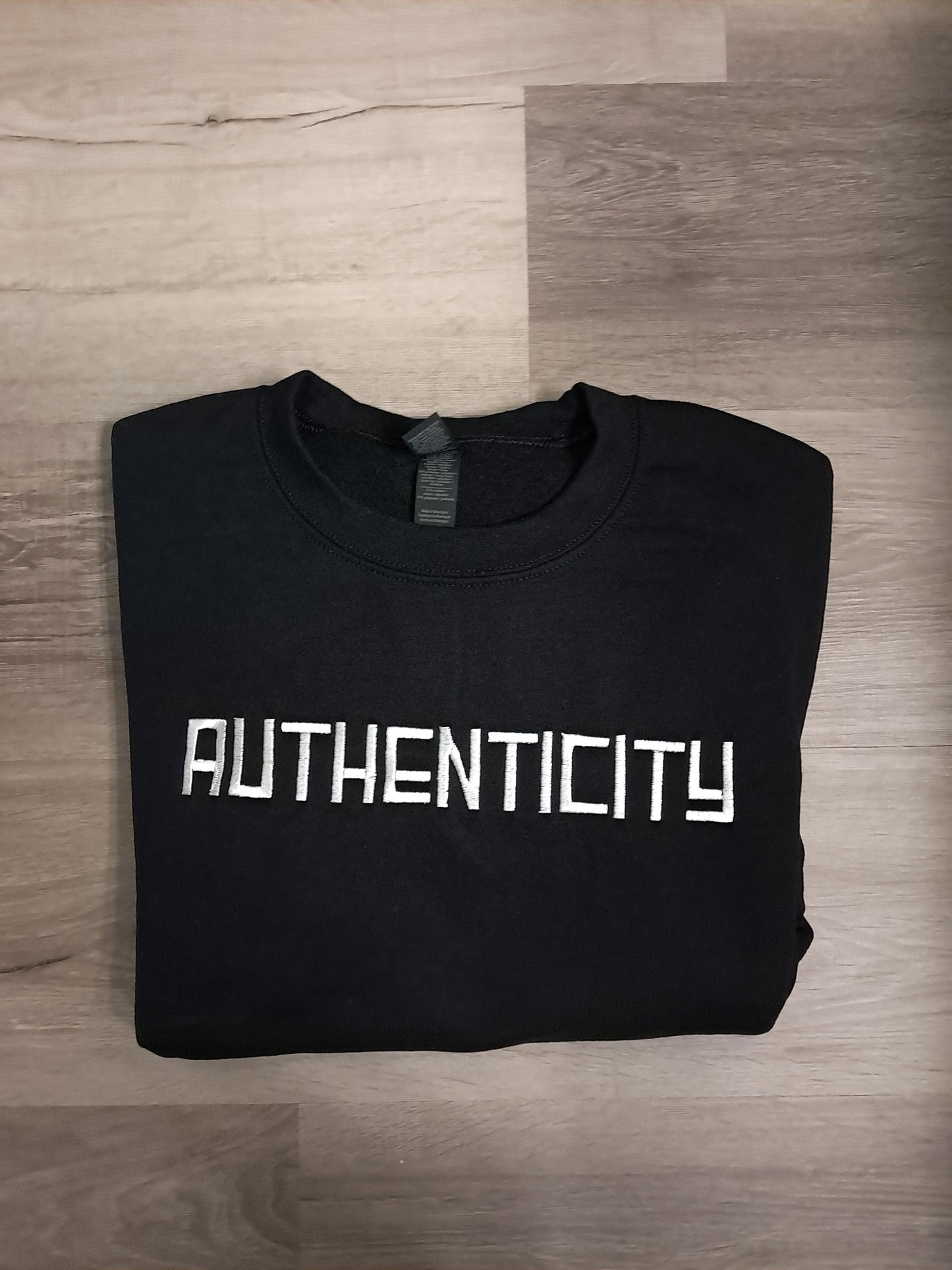 Embroidered "Authenticity" Crew neck (Black)